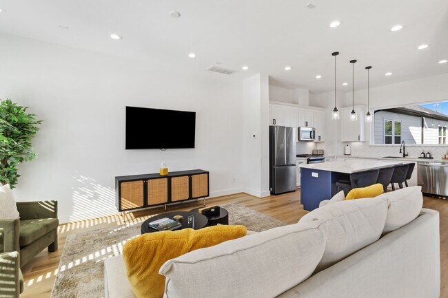 Building Photo - 1807 Lee St