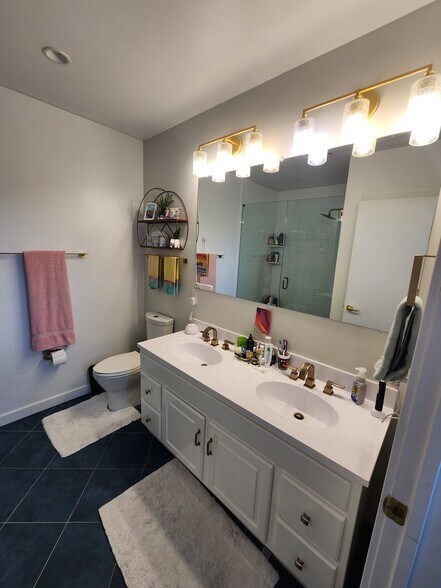 Convenient his/hers vanity - 1500 N American St