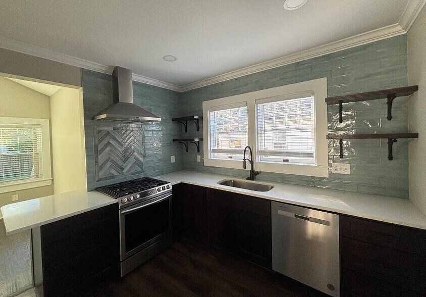 Building Photo - 313 W Fisher Ave