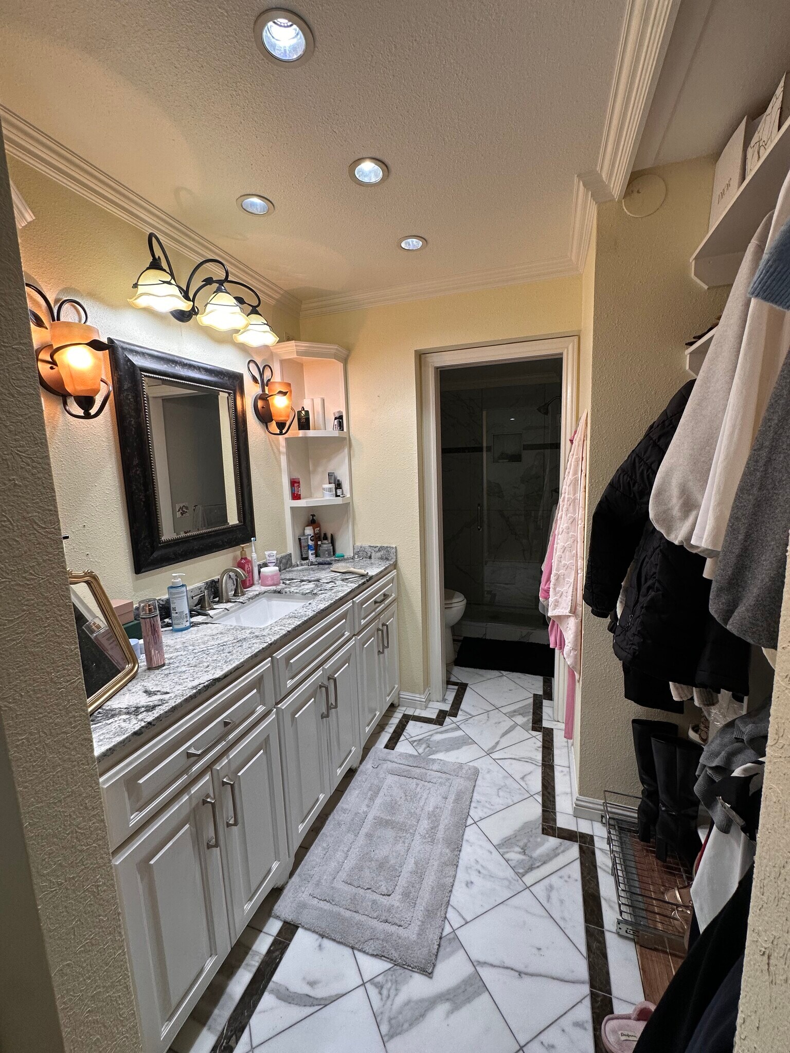 Building Photo - 2505 Miramar Ave