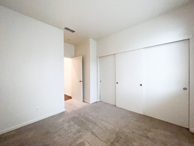 Building Photo - Corner Lot in Windrift Community