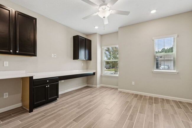 Building Photo - Spacious 3BR/3.5BA Home with Office & Reso...
