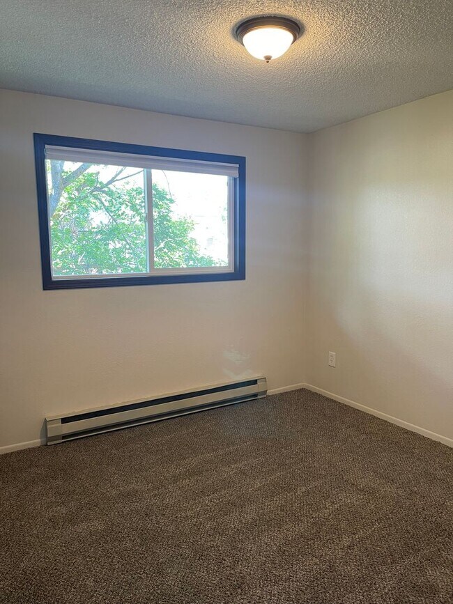 Building Photo - MP99- 1314-1316 W Chelan