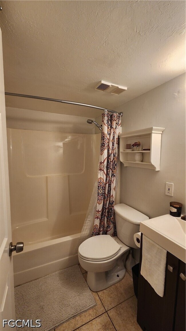 Building Photo - 2121 Collier Ave