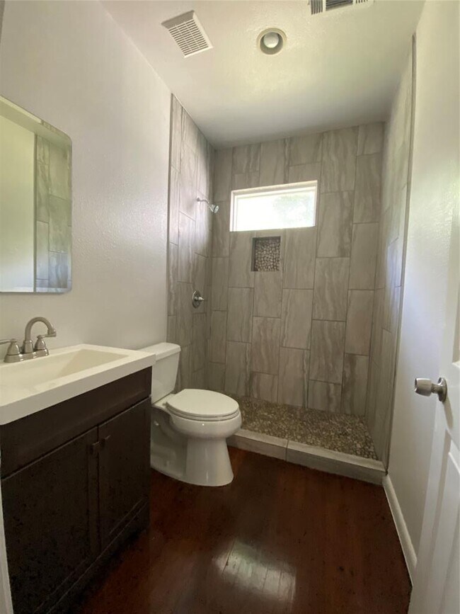 Building Photo - 3804 Duval St