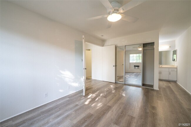 Building Photo - Available April 1st!  2 bedroom 2 bath ground floor unit at Crosspointe