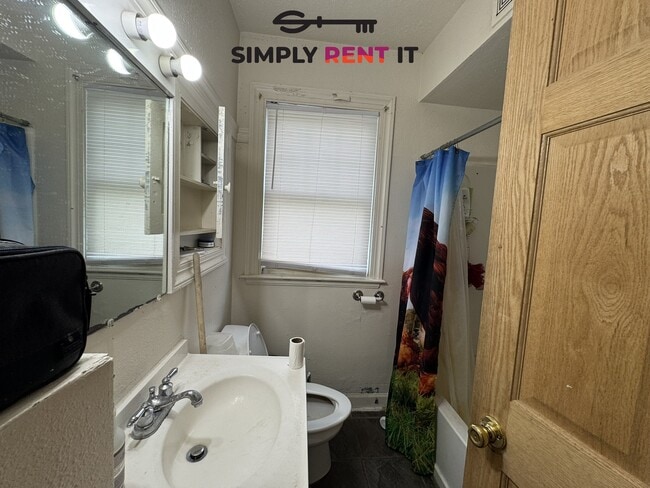 Building Photo - Short-Term, 4 Bed, Avail Now! Through July 2026 Only