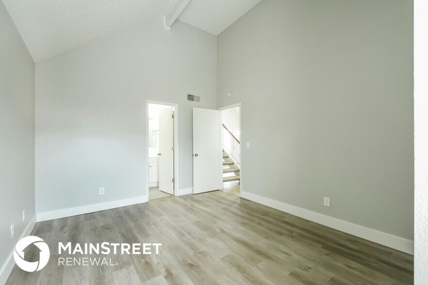 Building Photo - 2229 W Ross Ave