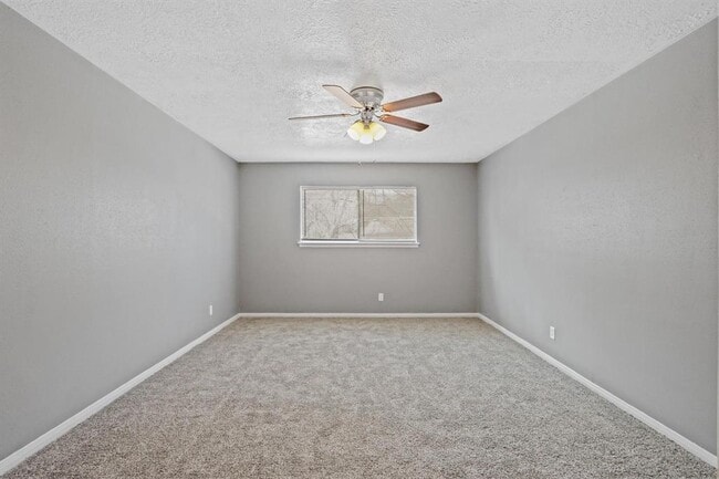 Building Photo - 626 Rosewood Dr