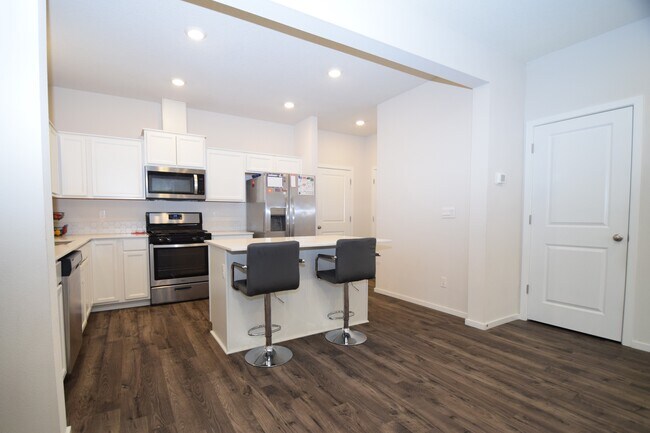 Building Photo - 935 N 19th Ave