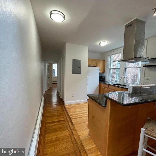 Primary Photo - 641 Bainbridge St