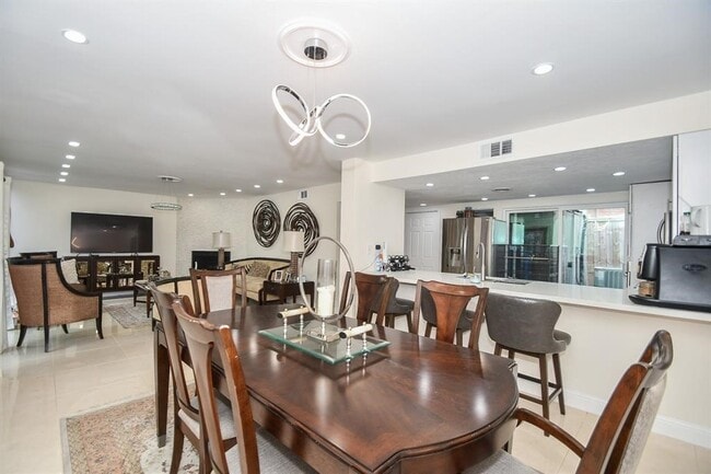 Building Photo - 6304 Riverview Way