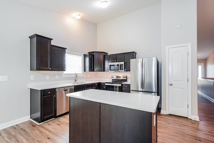 Building Photo - 349 Cloverhill Dr