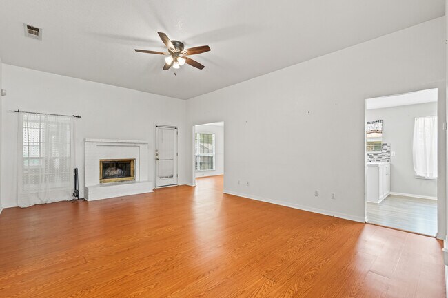 Building Photo - 406 Gina Dr