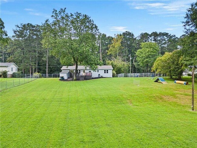 Building Photo - 3020 Land Rd