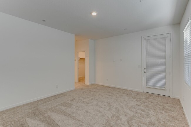 Building Photo - Modern Townhome Living in Henderson’s Historic Water District!