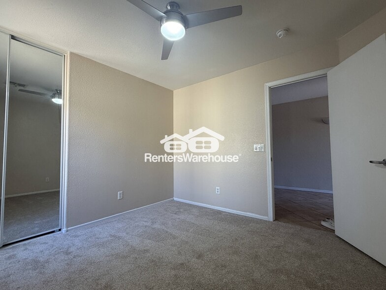 Building Photo - 2607 S 71st Dr