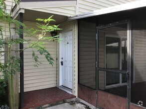 Building Photo - 2 Story Condo. Lovely 2 bed/1.5 bath condo