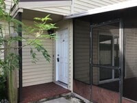 Building Photo - 2 Story Condo. Lovely 2 bed/1.5 bath condo
