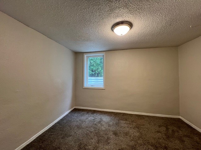 Building Photo - 720 Haines Ave