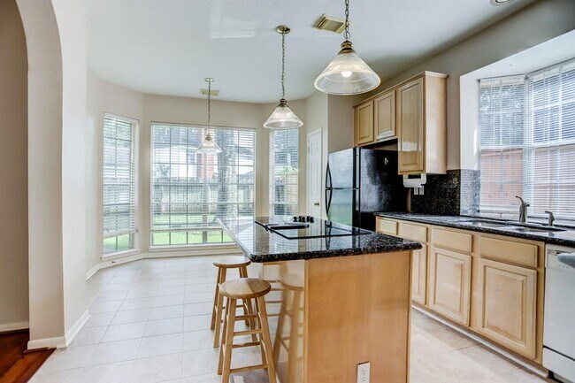 Building Photo - 4415 Oak Valley Dr