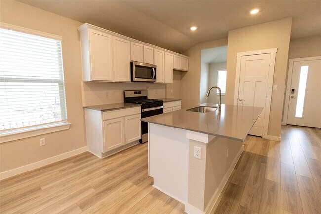 Building Photo - 325 Coda Xing