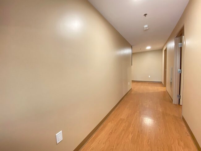 Building Photo - 83 Hanover St