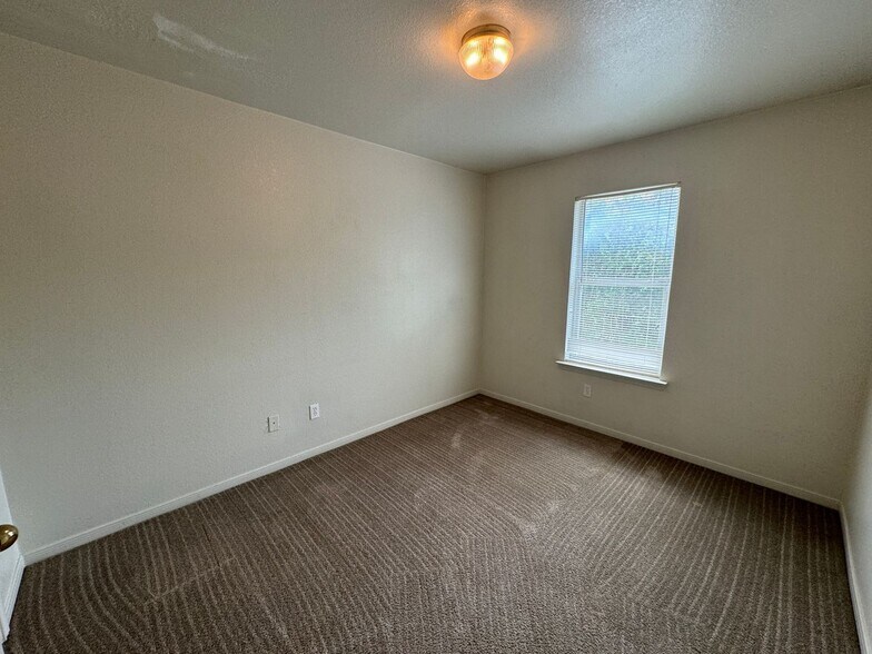 Building Photo - 404 Brittney Way