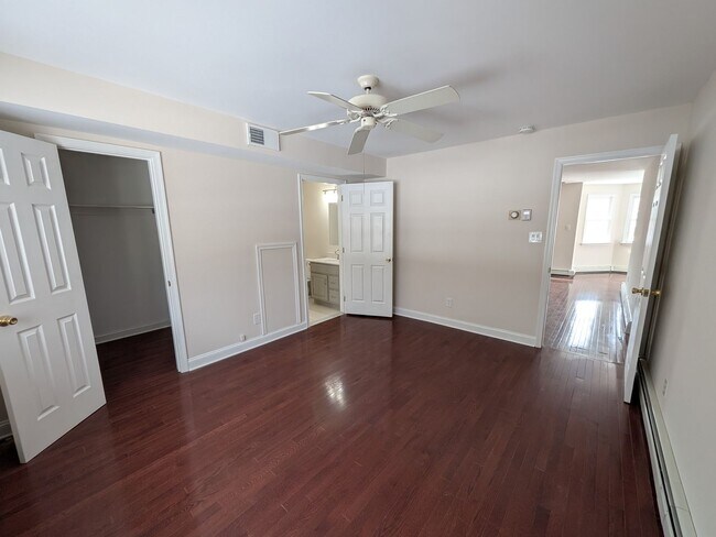 Building Photo - 416 Main St