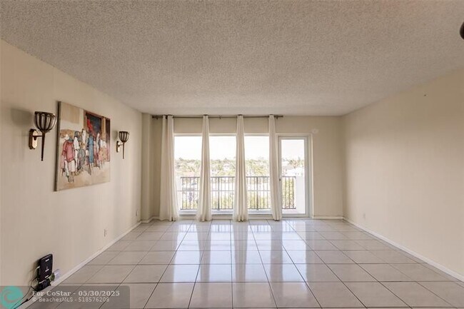 Building Photo - 340 Sunset Dr