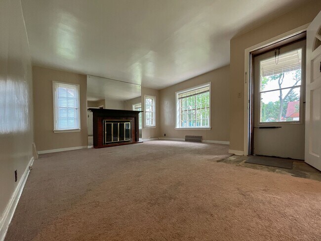 Building Photo - 4924 N 73rd St