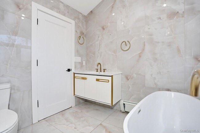 Building Photo - 10 Millbury St