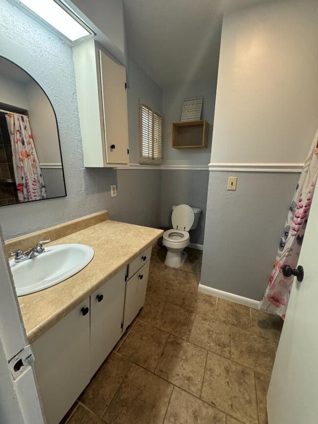 Building Photo - 513 N Ottawa Rd