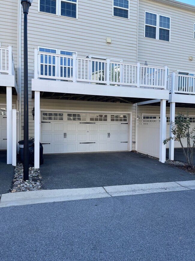 Building Photo - THREE LEVEL TOWNHOUSE WITH 2 CAR GARAGE