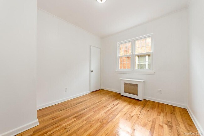 Building Photo - 545 E 93rd St