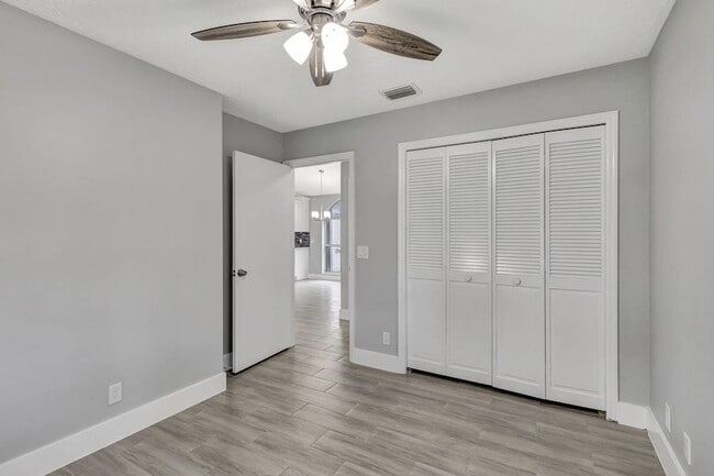 Building Photo - 843 Azalea Dr