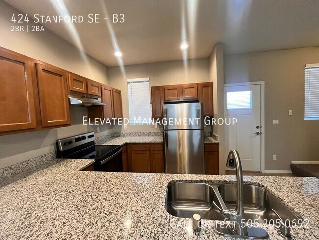 Building Photo - 424 Stanford Dr SE