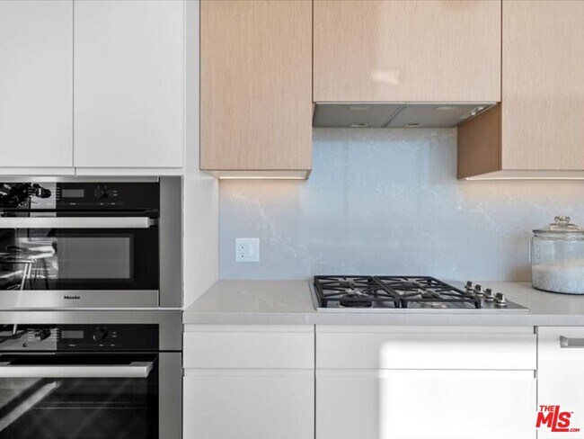 Building Photo - 877 Francisco St