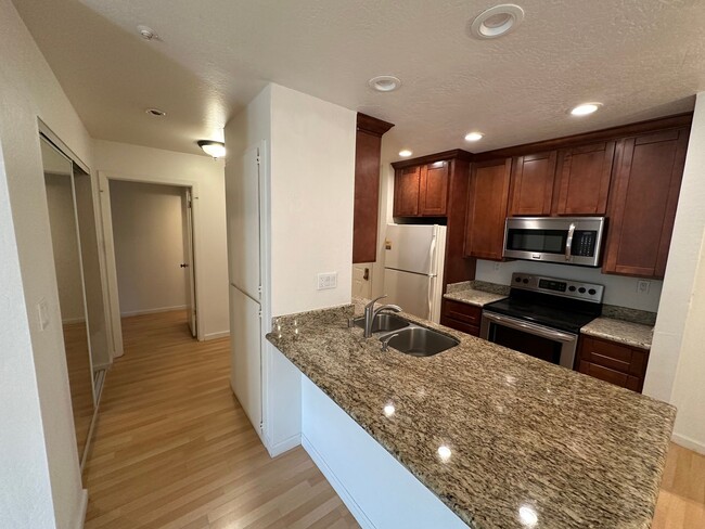 Building Photo - 1 Bed 1 Bath Condo In Walnut Creek