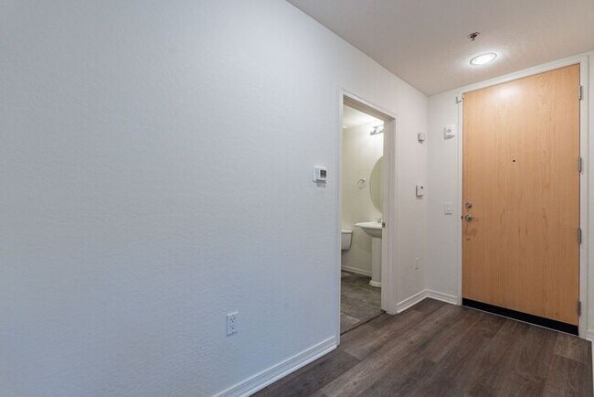 Building Photo - 16 W Encanto Blvd