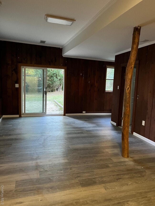 Building Photo - 19 Maple Ave