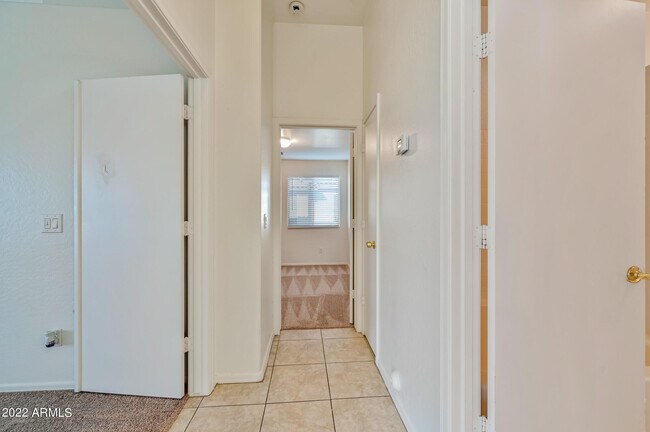 Building Photo - 2607 E Anderson Dr