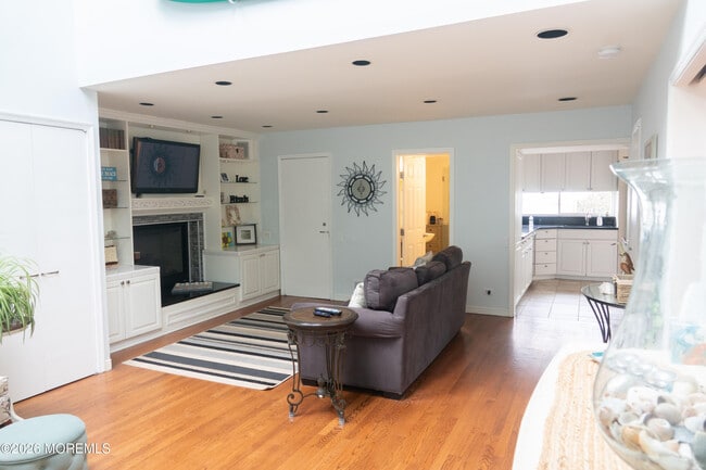 Building Photo - 480 Staffa St