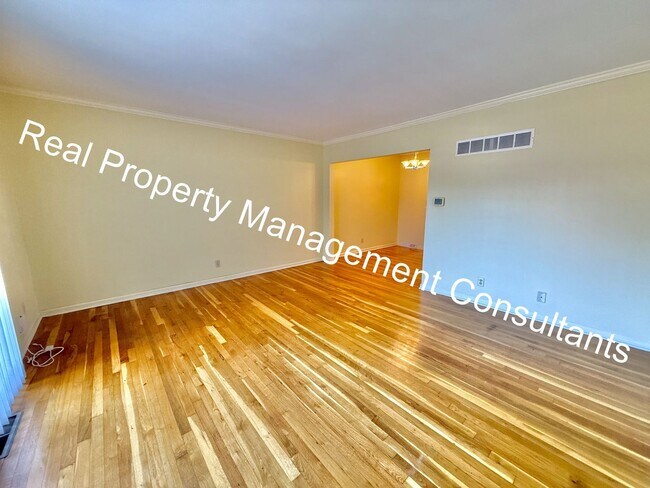 Building Photo - Move In Special on 1 Bedroom in Westport Edge