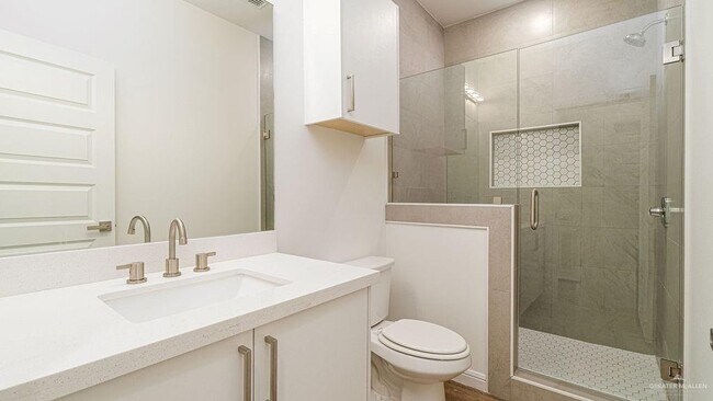 Building Photo - 15 E Yuma Ave