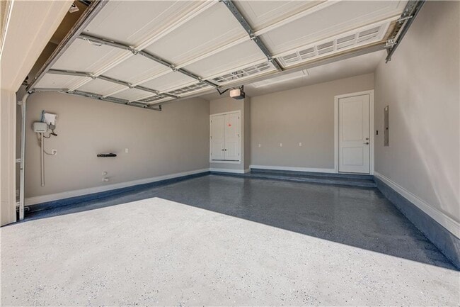 Building Photo - 705 Campino Dr