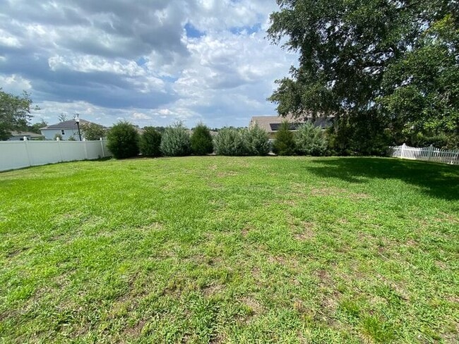 Building Photo - 4/2.5 Clermont Home with fenced yard