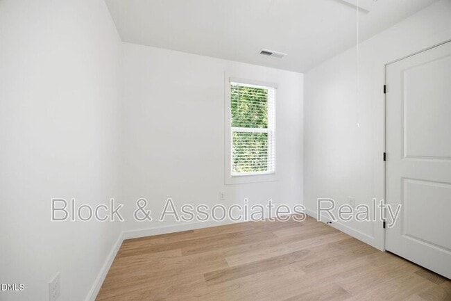 Building Photo - 2813 Wilcox Pl