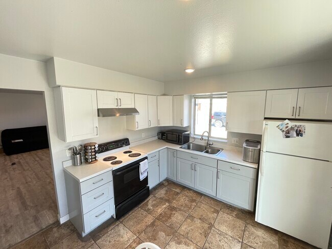 Building Photo - 333 W 170 N