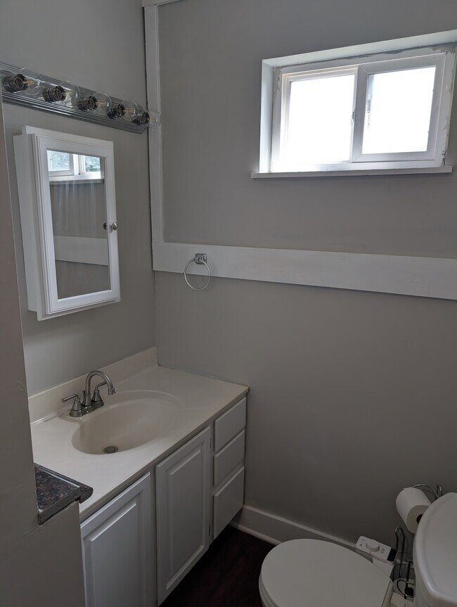 Bathroom 2 - 816 Wager St